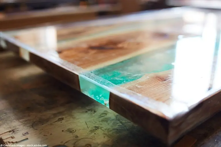 Epoxidharz Tisch aus Holz selber machen [Anleitung]