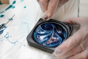 UV Resin Guide – How to Create Beautiful Things With a UV Resin Kit