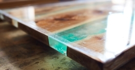 tavolo legno e resina