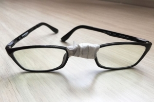 Best Glue for Plastic Eyeglass Frames – The Top Super Glue for Glasses