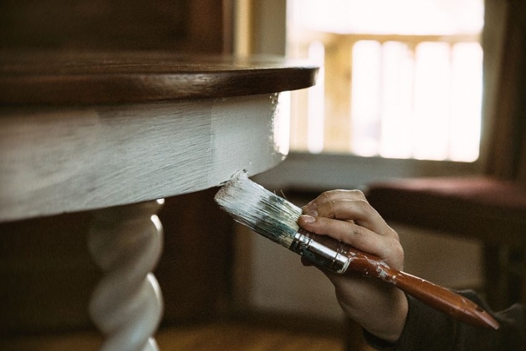 How to Paint Wood Furniture – A Beginner’s Guide to Wood Painting