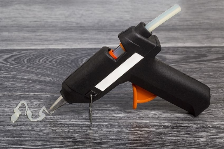 Best Cordless Glue Gun – A Guide to Selecting a Portable Hot Glue Gun