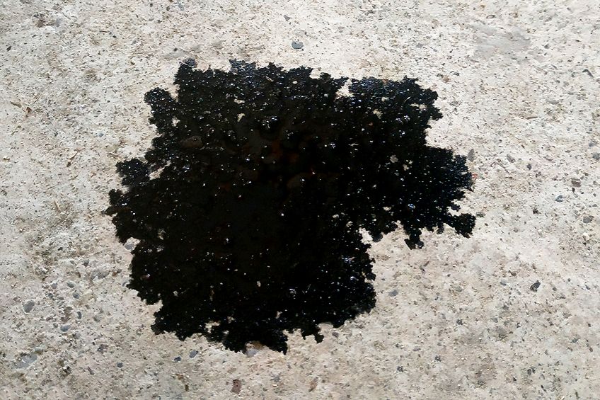 How to Remove Oil Stains From Concrete