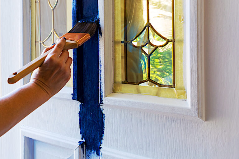 How to Paint a Door – Tips to Achieve the Perfect Paint Job